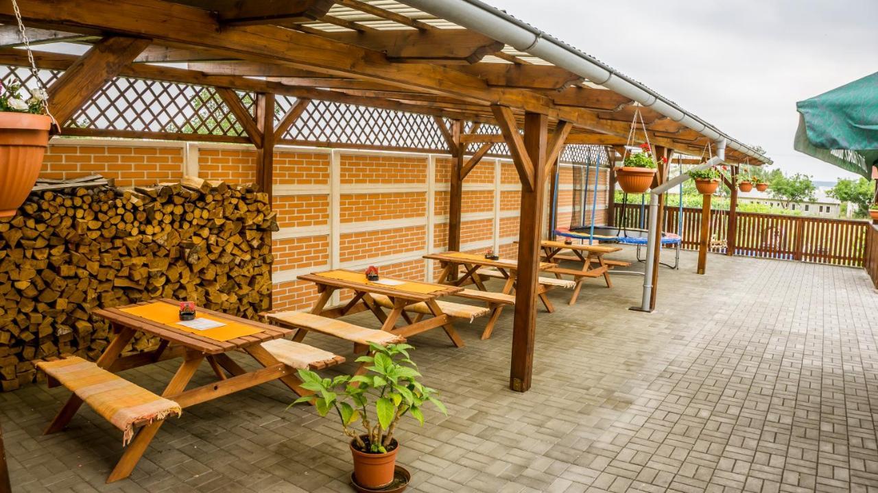 Penzion S Restauraci Na Furhaple Šakvice Kültér fotó