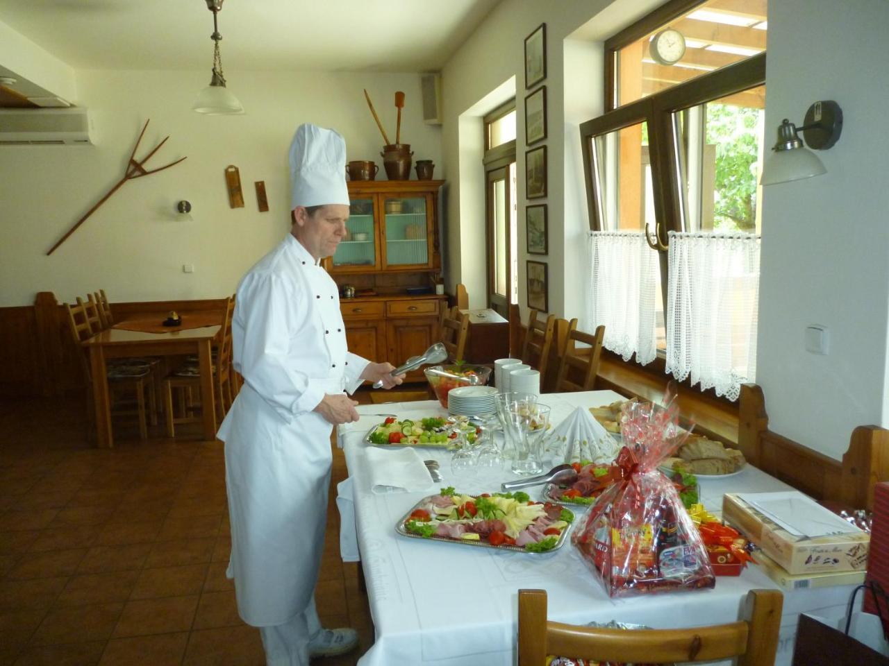 Penzion S Restauraci Na Furhaple Šakvice Kültér fotó